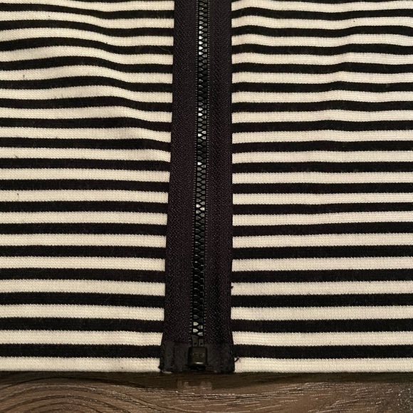 Joe Fresh Pencil Skirt with Zipper - Picture 4 of 5